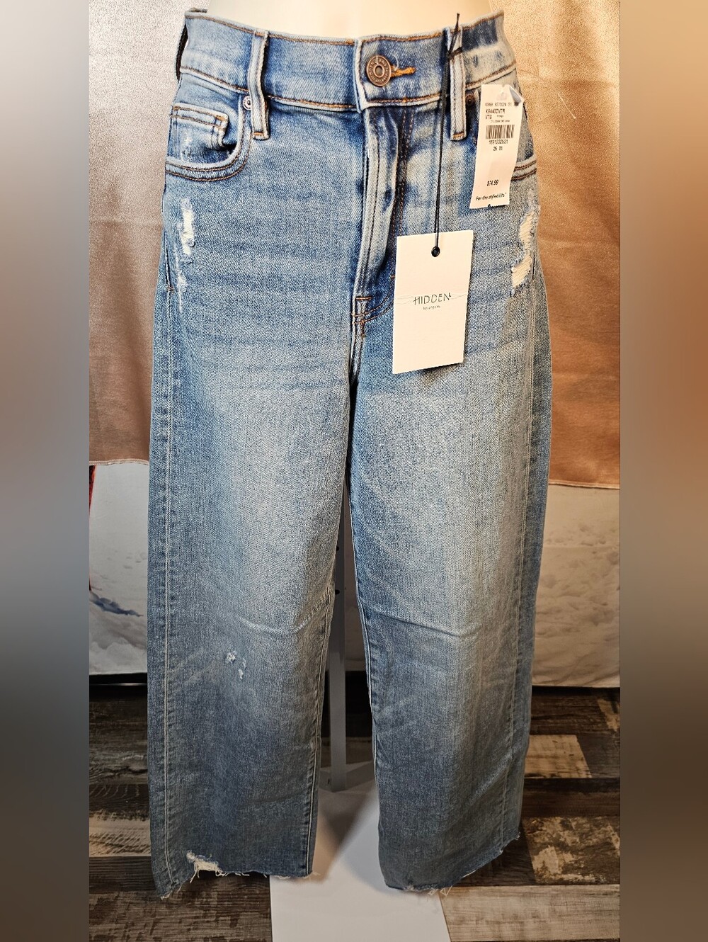 NWT HIDDEN Logan High Rise Dad Jeans Distressed Light Wash 25 x 31